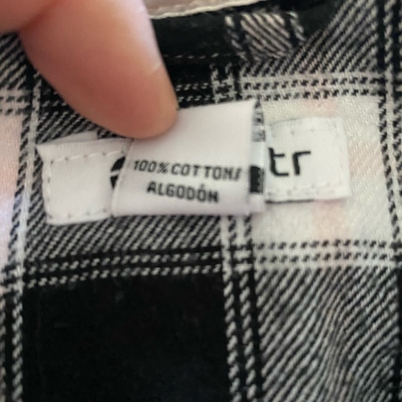 Tractr button down flannel - Picture 4 of 6